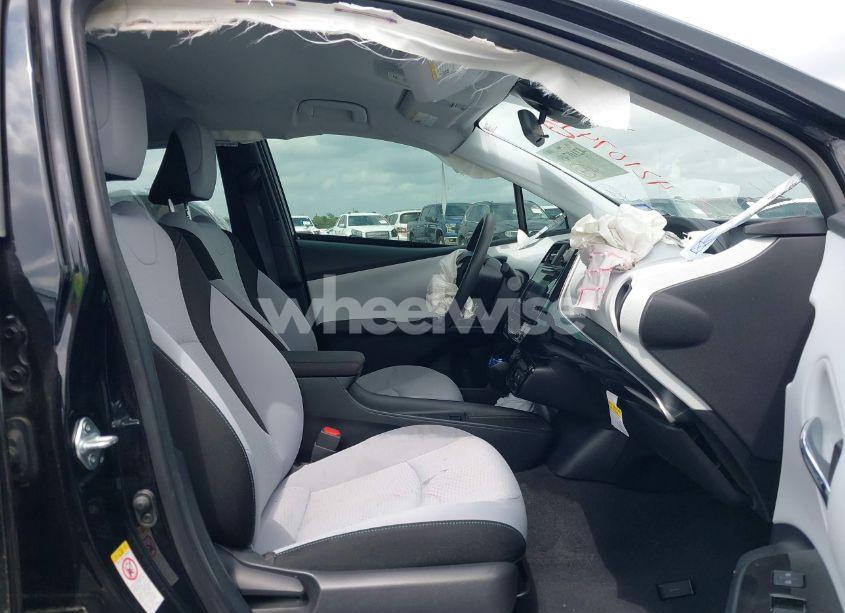 Photo 5 of 2019 Toyota Prius LE (VIN JTDKARFU0K3095844)