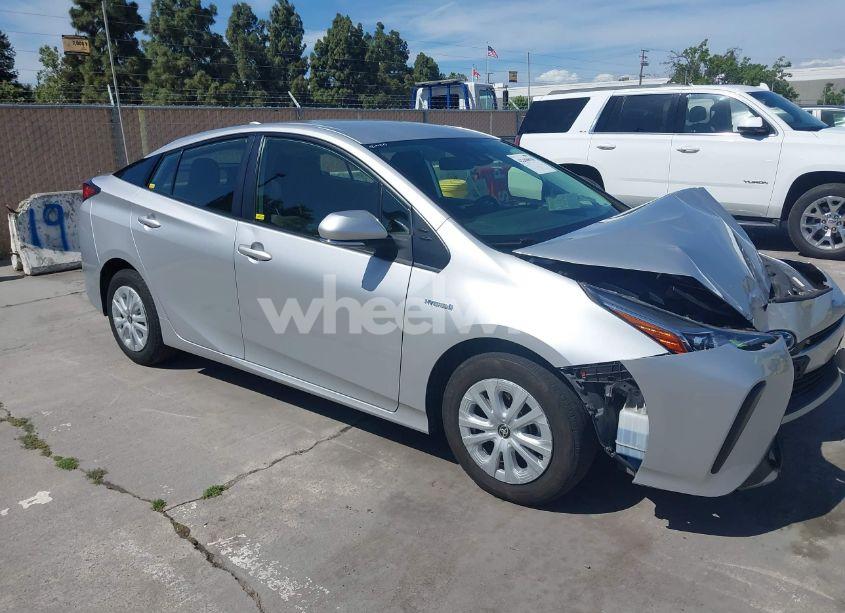 2019 Toyota Prius L ECO (VIN JTDKARFU0K3098310) main photo