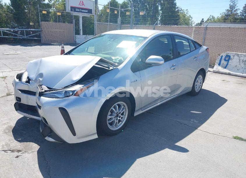 Photo 2 of 2019 Toyota Prius L ECO (VIN JTDKARFU0K3098310)
