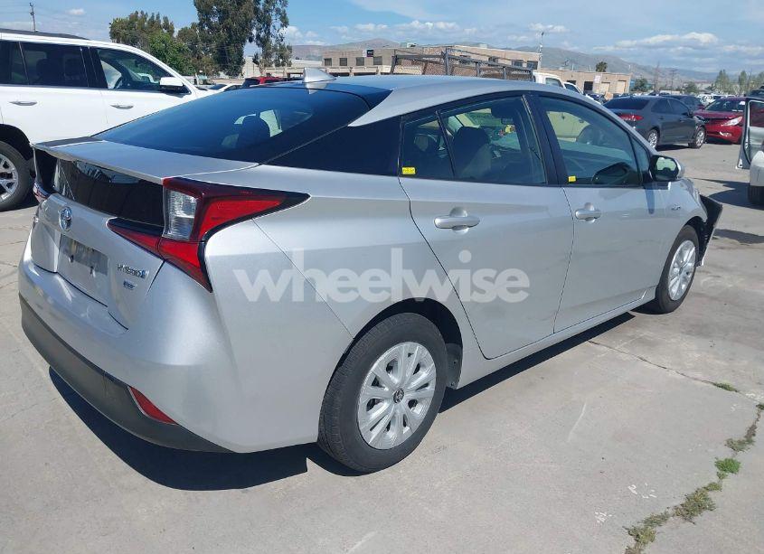Photo 4 of 2019 Toyota Prius L ECO (VIN JTDKARFU0K3098310)