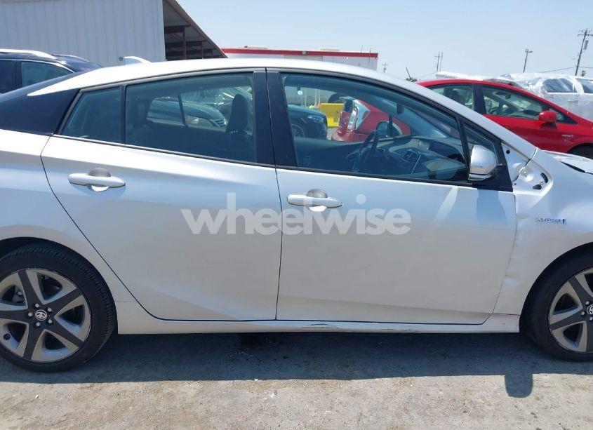 Photo 13 of 2019 Toyota Prius XLE (VIN JTDKARFU0K3102629)