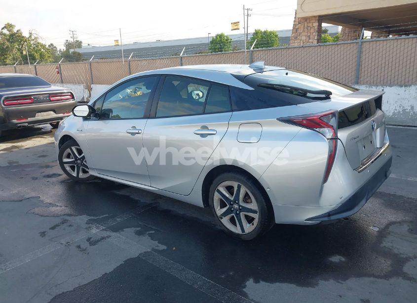 Photo 3 of 2016 Toyota Prius (VIN JTDKARFU1G3004619)