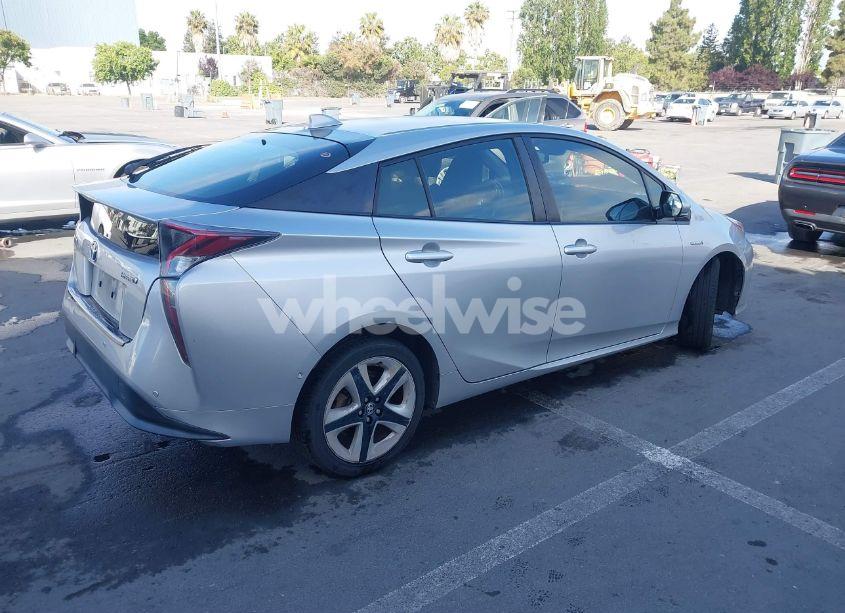 Photo 4 of 2016 Toyota Prius (VIN JTDKARFU1G3004619)