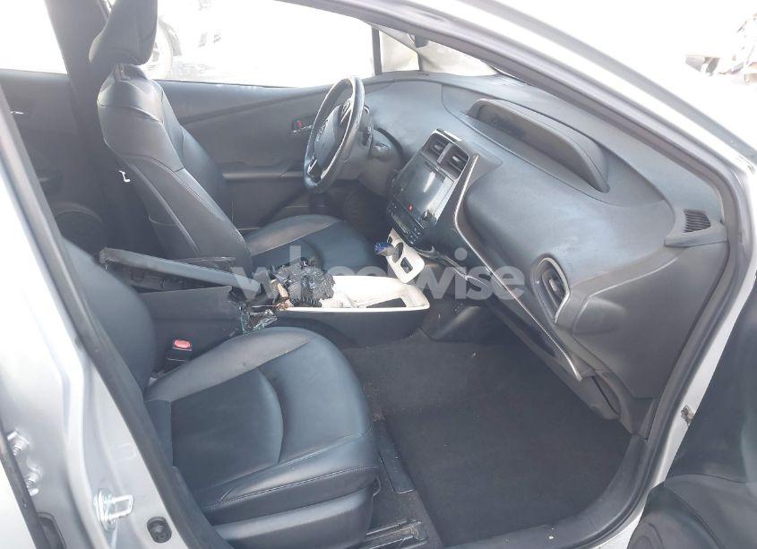 Photo 5 of 2016 Toyota Prius (VIN JTDKARFU1G3004619)