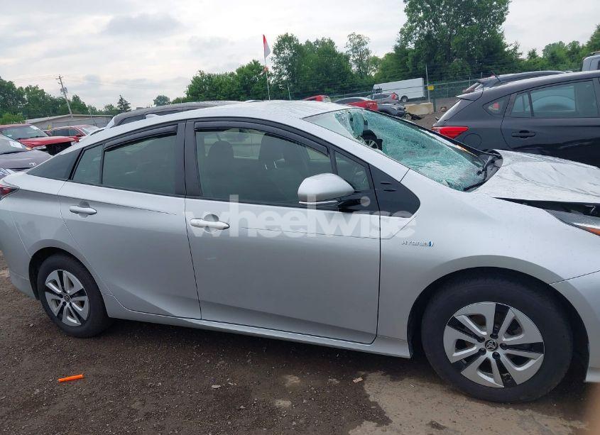 Photo 13 of 2016 Toyota Prius THREE (VIN JTDKARFU1G3502609)