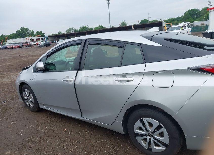 Photo 14 of 2016 Toyota Prius THREE (VIN JTDKARFU1G3502609)