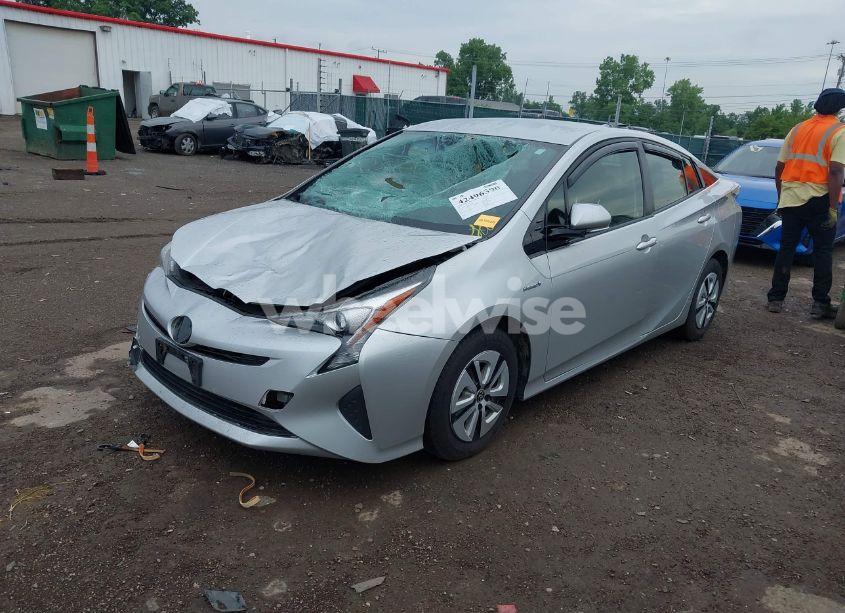 Photo 2 of 2016 Toyota Prius THREE (VIN JTDKARFU1G3502609)