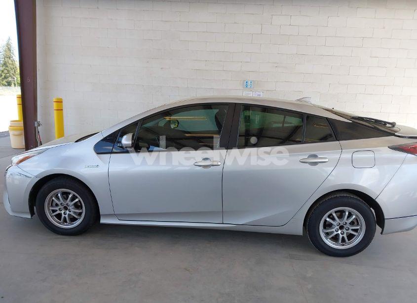 Photo 14 of 2016 Toyota Prius FOUR (VIN JTDKARFU1G3506403)