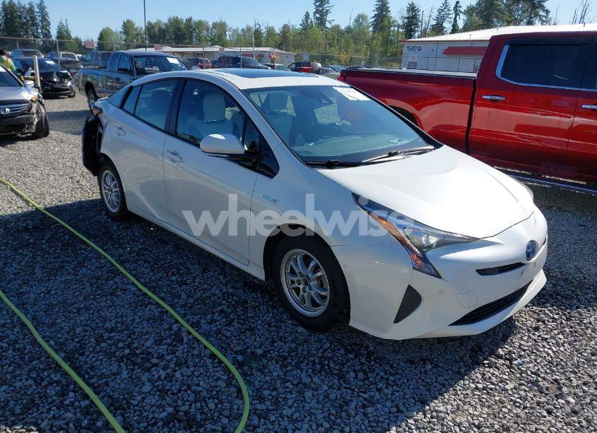 2017 Toyota Prius FOUR (VIN JTDKARFU1H3033538) main photo