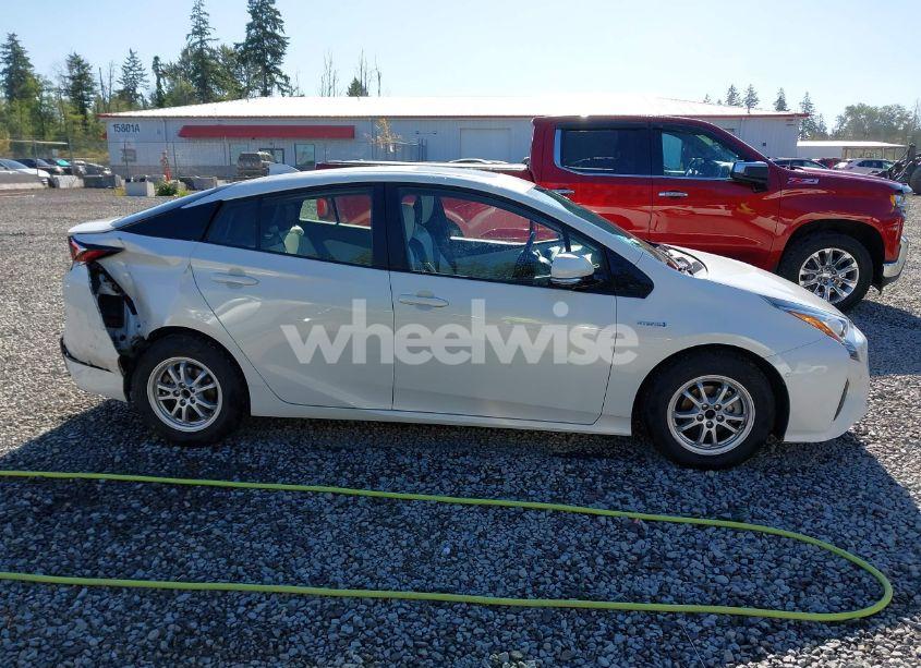 Photo 13 of 2017 Toyota Prius FOUR (VIN JTDKARFU1H3033538)