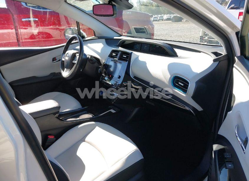 Photo 5 of 2017 Toyota Prius FOUR (VIN JTDKARFU1H3033538)