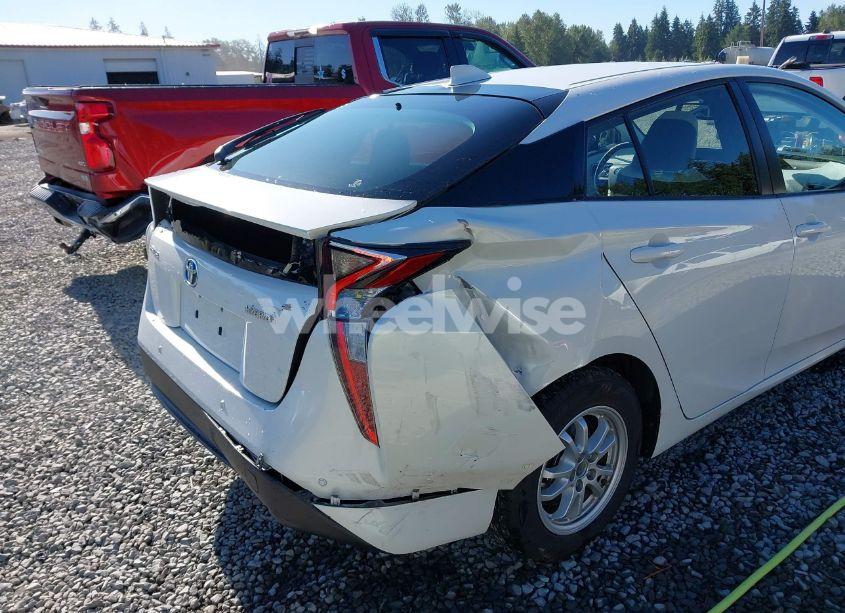 Photo 6 of 2017 Toyota Prius FOUR (VIN JTDKARFU1H3033538)