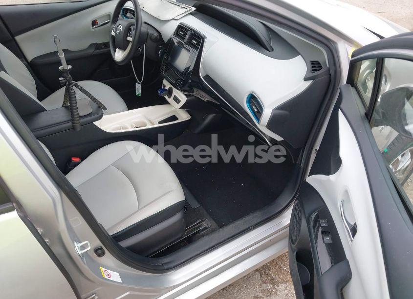 Photo 5 of 2017 Toyota Prius FOUR (VIN JTDKARFU1H3044393)