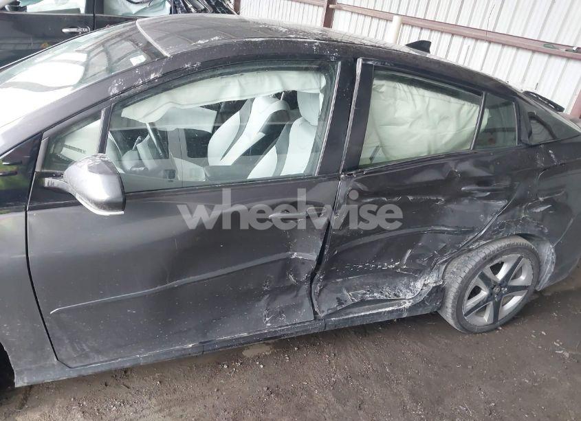 Photo 6 of 2017 Toyota Prius FOUR TOURING (VIN JTDKARFU2H3532249)