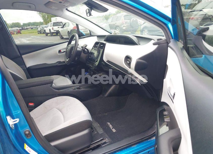 Photo 5 of 2019 Toyota Prius LE (VIN JTDKARFU2K3079211)