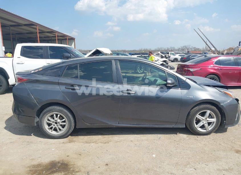 Photo 13 of 2017 Toyota Prius THREE (VIN JTDKARFU3H3030401)
