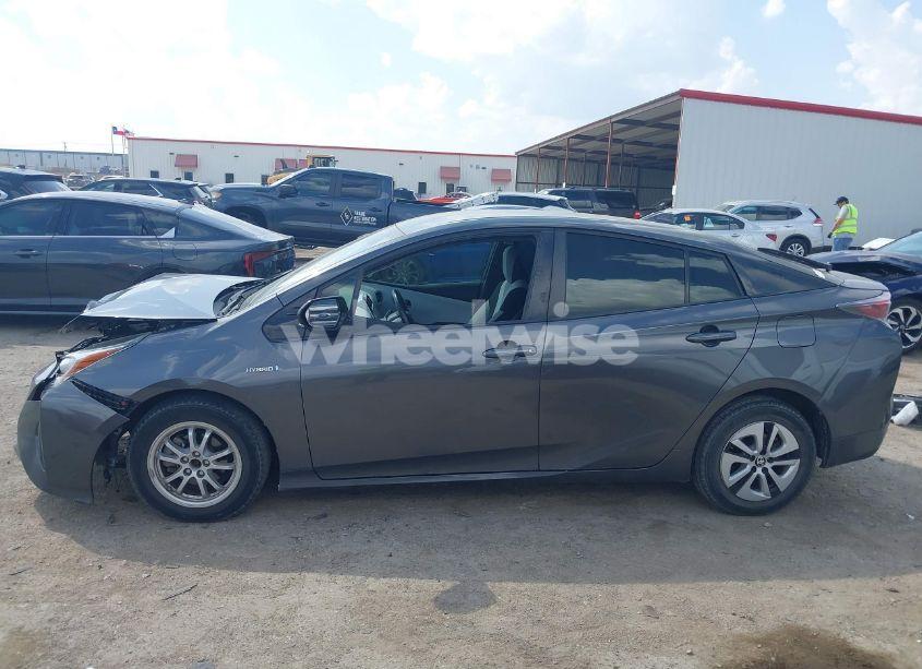 Photo 14 of 2017 Toyota Prius THREE (VIN JTDKARFU3H3030401)