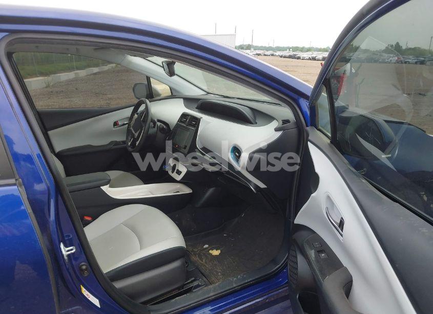 Photo 5 of 2017 Toyota Prius FOUR (VIN JTDKARFU3H3046467)