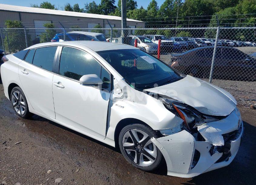 2018 Toyota Prius THREE TOURING (VIN JTDKARFU3J3057782) main photo