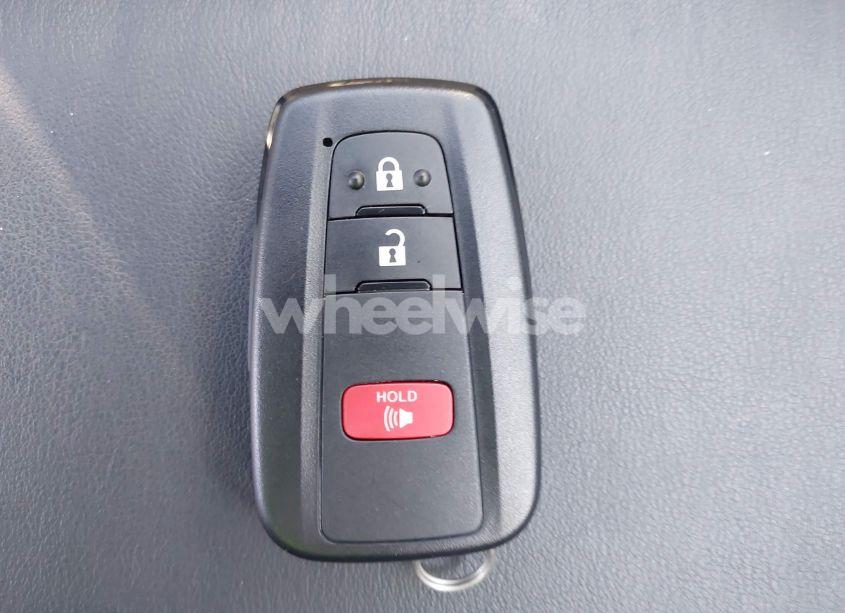 Photo 11 of 2018 Toyota Prius THREE TOURING (VIN JTDKARFU3J3057782)