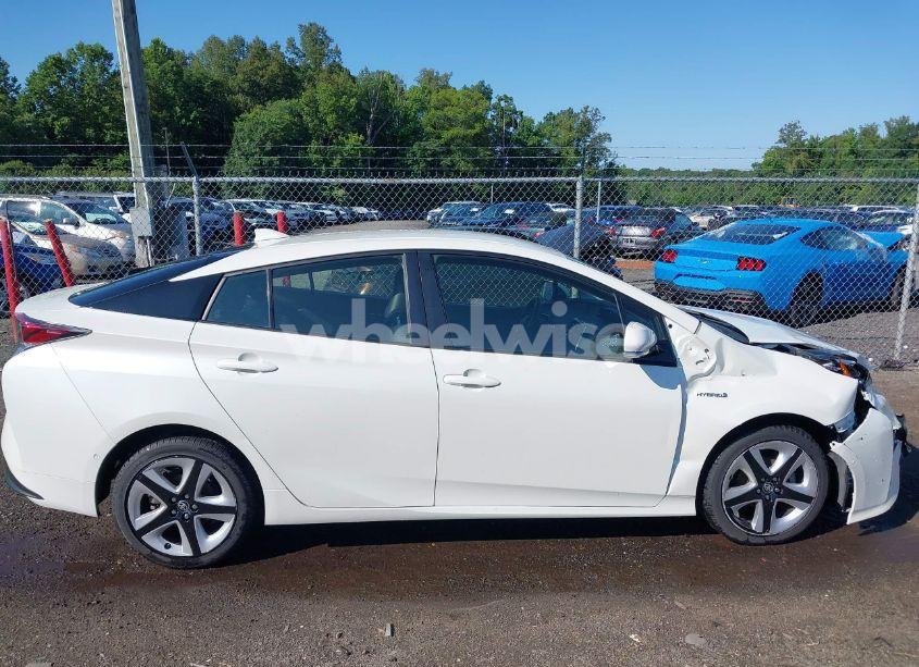 Photo 13 of 2018 Toyota Prius THREE TOURING (VIN JTDKARFU3J3057782)