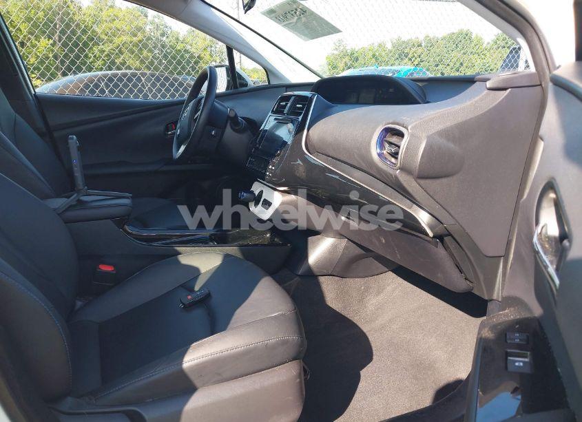 Photo 5 of 2018 Toyota Prius THREE TOURING (VIN JTDKARFU3J3057782)