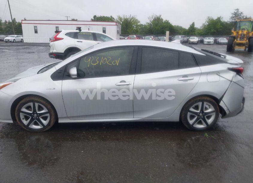 Photo 14 of 2017 Toyota Prius THREE TOURING (VIN JTDKARFU4H3043433)