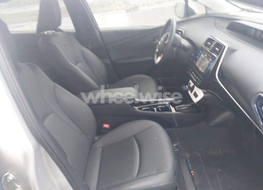 Photo 5 of 2017 Toyota Prius THREE TOURING (VIN JTDKARFU4H3043433)