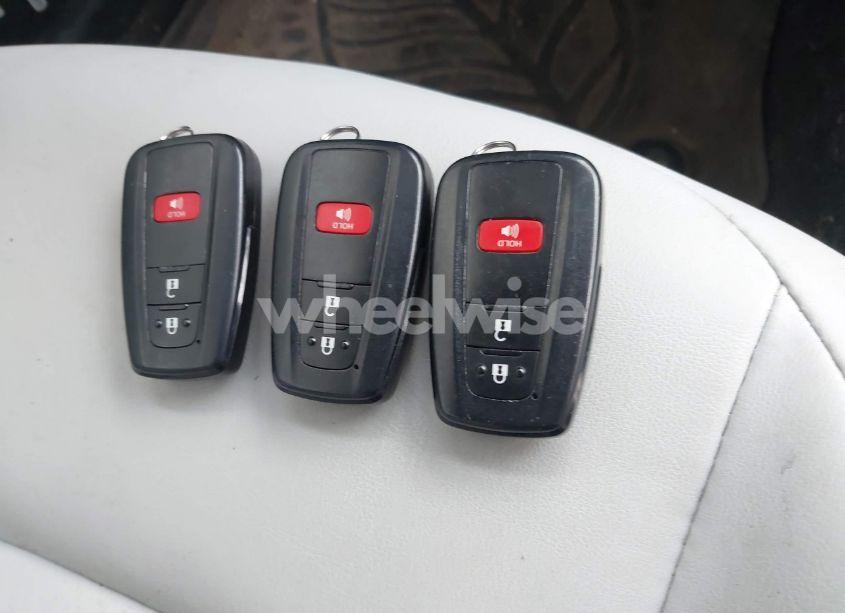 Photo 11 of 2017 Toyota Prius FOUR TOURING (VIN JTDKARFU4H3542166)