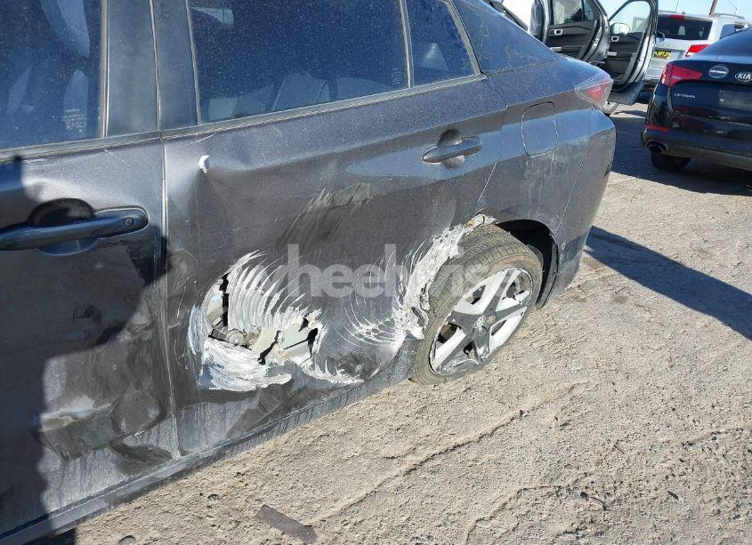 Photo 6 of 2017 Toyota Prius FOUR TOURING (VIN JTDKARFU4H3543978)