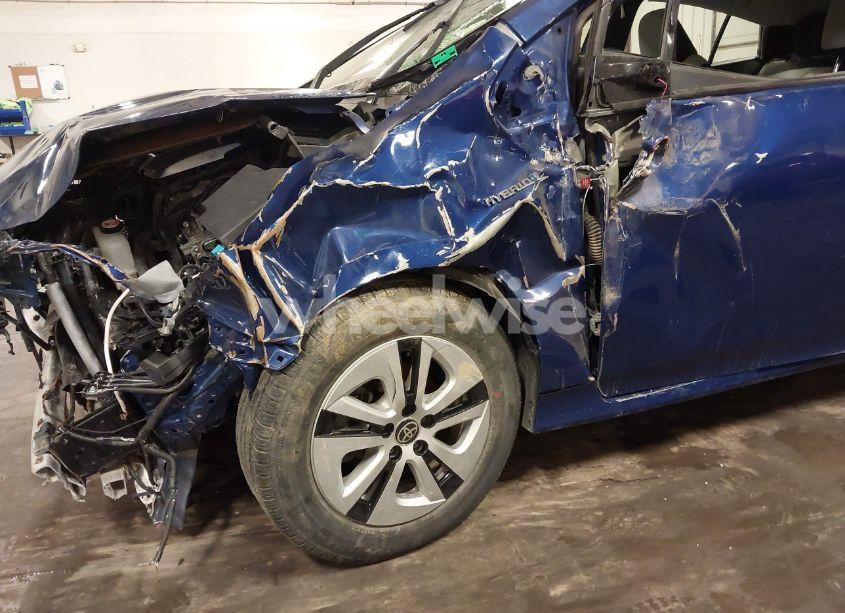 Photo 14 of 2018 Toyota Prius TWO ECO (VIN JTDKARFU4J3554372)