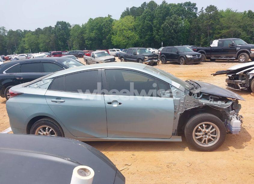 Photo 13 of 2016 Toyota Prius THREE (VIN JTDKARFU5G3004686)