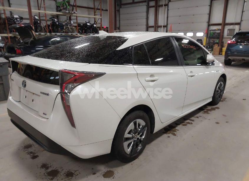 Photo 4 of 2018 Toyota Prius TWO ECO (VIN JTDKARFU5J3055225)