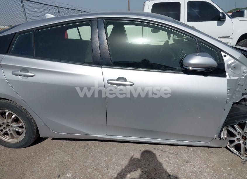 Photo 13 of 2019 Toyota Prius LE (VIN JTDKARFU5K3073984)