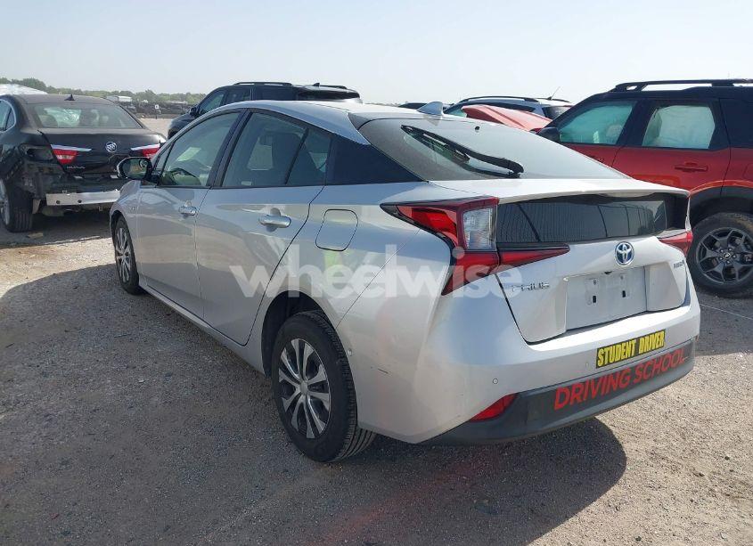 Photo 3 of 2019 Toyota Prius LE (VIN JTDKARFU5K3073984)
