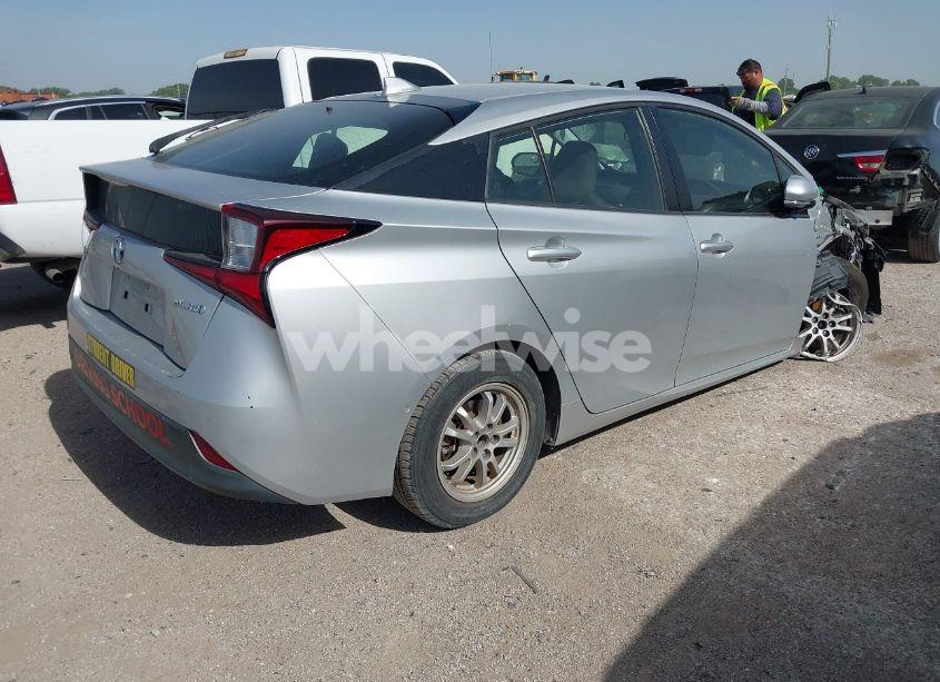 Photo 4 of 2019 Toyota Prius LE (VIN JTDKARFU5K3073984)