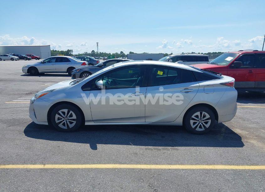 Photo 14 of 2016 Toyota Prius THREE (VIN JTDKARFU6G3024381)