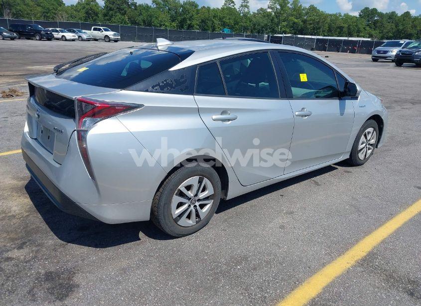 Photo 4 of 2016 Toyota Prius THREE (VIN JTDKARFU6G3024381)