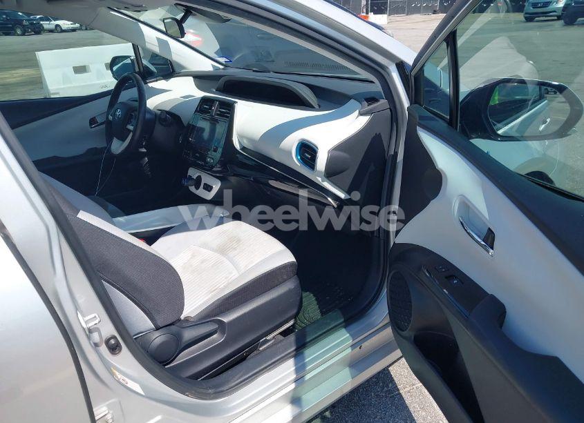 Photo 5 of 2016 Toyota Prius THREE (VIN JTDKARFU6G3024381)