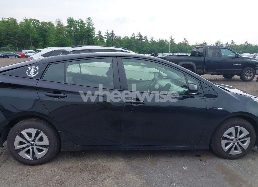 Photo 13 of 2016 Toyota Prius THREE (VIN JTDKARFU7G3018542)