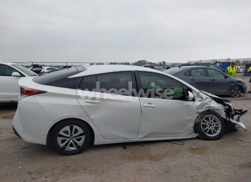 Photo 13 of 2017 Toyota Prius THREE (VIN JTDKARFU7H3532778)