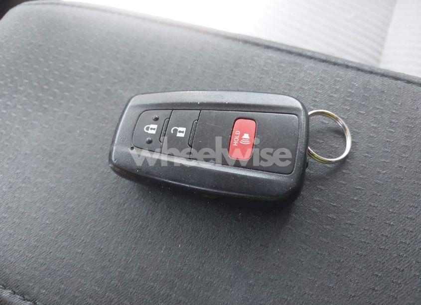 Photo 11 of 2018 Toyota Prius TWO ECO (VIN JTDKARFU7J3068428)