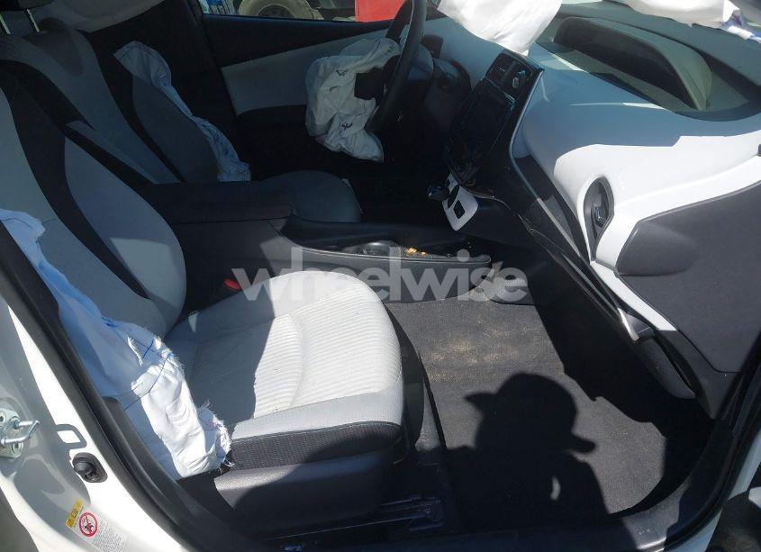 Photo 5 of 2018 Toyota Prius TWO ECO (VIN JTDKARFU7J3068428)