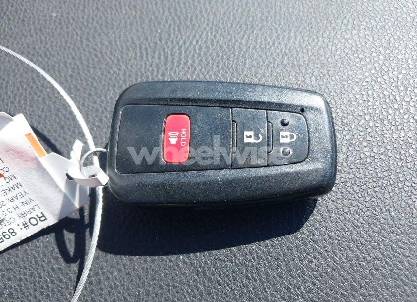 Photo 11 of 2017 Toyota Prius FOUR (VIN JTDKARFU8H3539934)