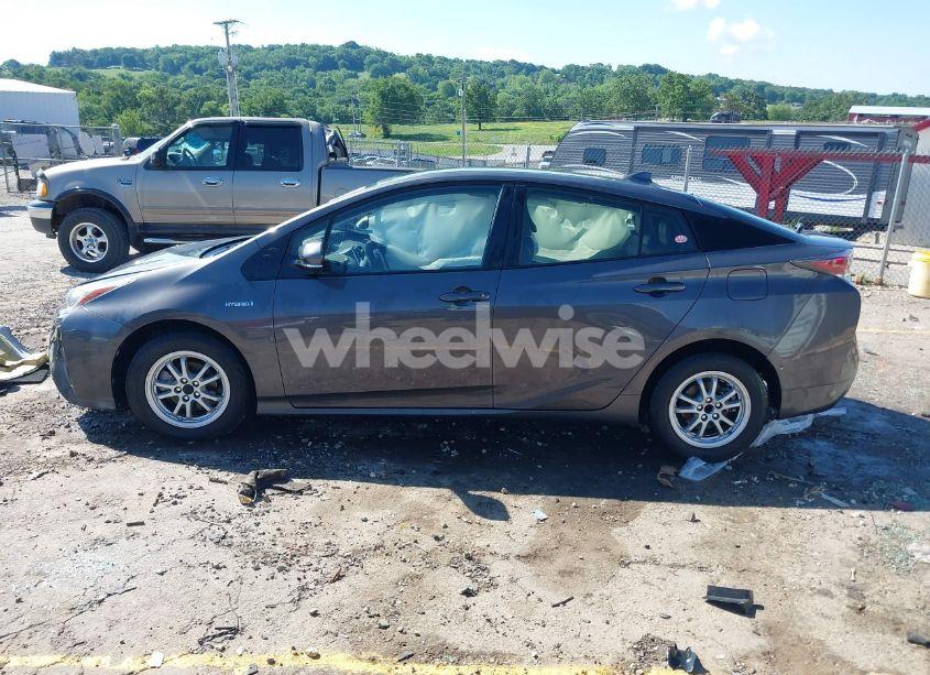 Photo 14 of 2017 Toyota Prius FOUR (VIN JTDKARFU8H3539934)
