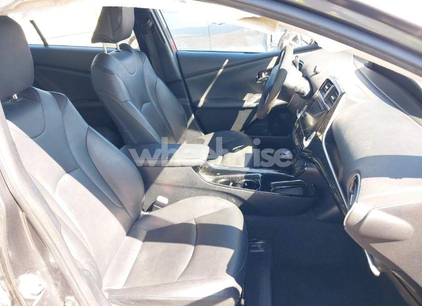 Photo 5 of 2017 Toyota Prius FOUR (VIN JTDKARFU8H3539934)