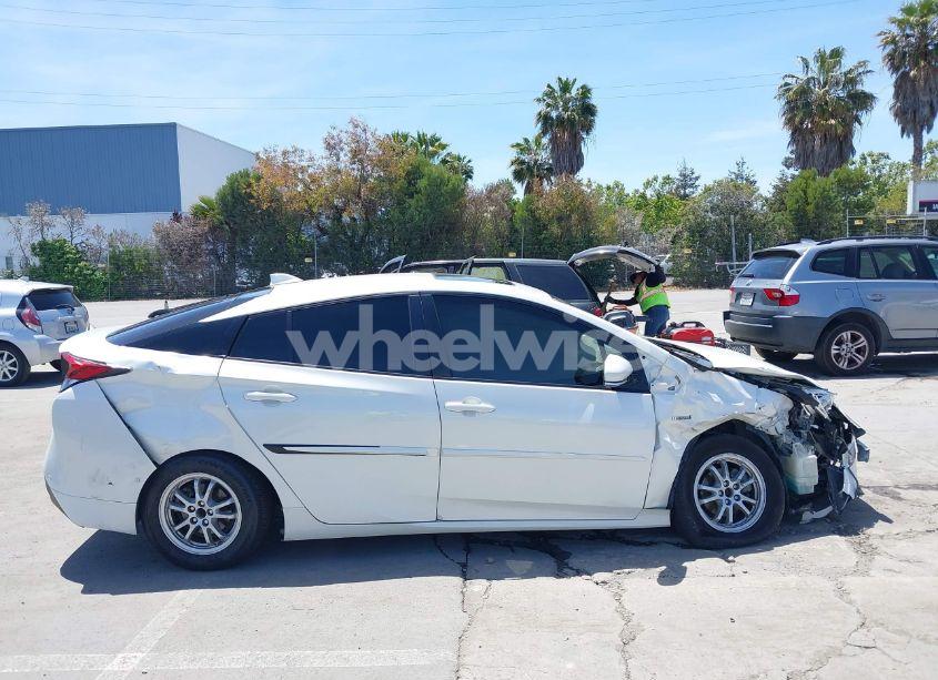 Photo 13 of 2018 Toyota Prius FOUR (VIN JTDKARFU8J3054828)