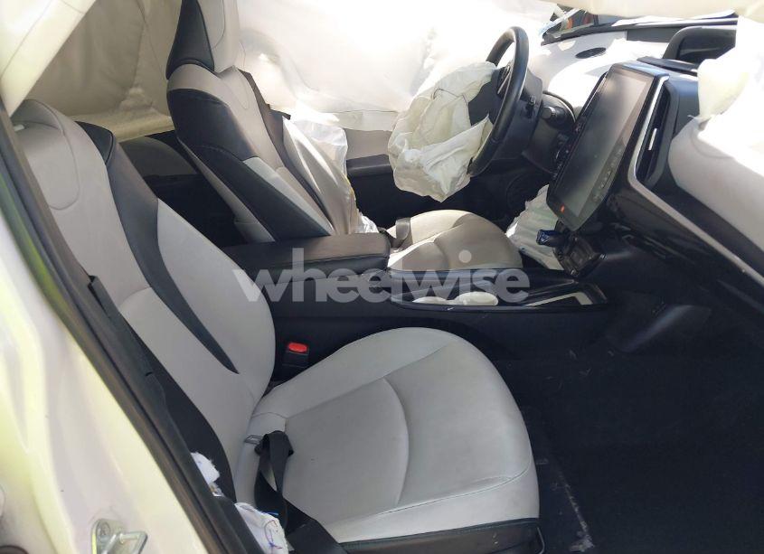 Photo 5 of 2018 Toyota Prius FOUR (VIN JTDKARFU8J3054828)