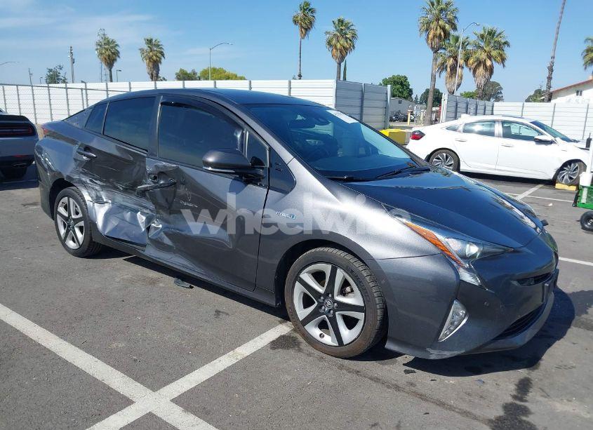 2018 Toyota Prius THREE TOURING (VIN JTDKARFU8J3066722) main photo