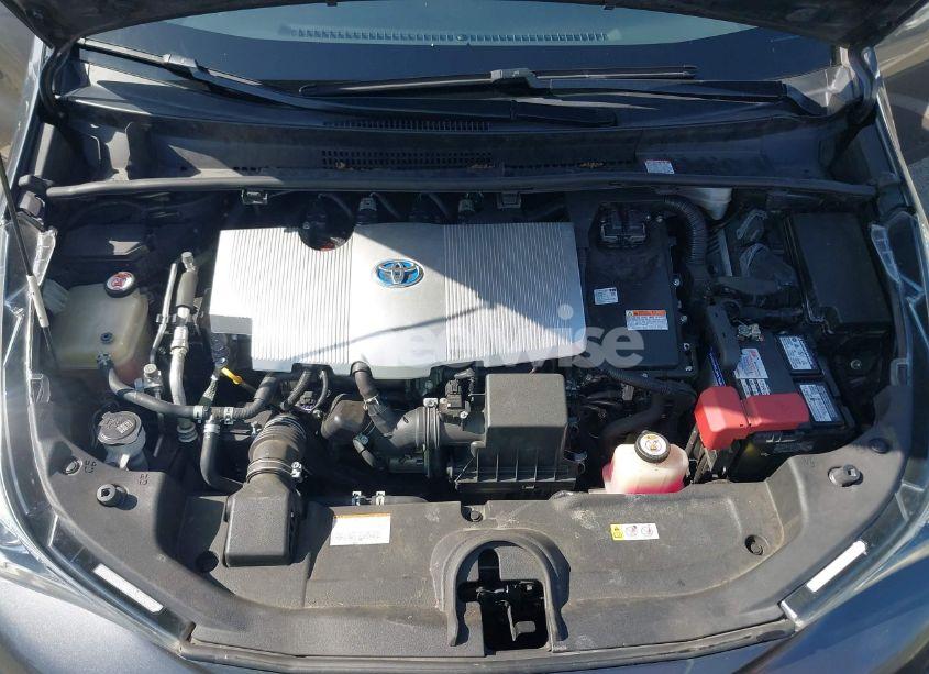 Photo 10 of 2018 Toyota Prius THREE TOURING (VIN JTDKARFU8J3066722)